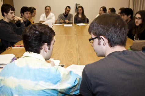 Edward Younie â€˜14 leads a discussion on Copenhagen in Professor Claire Valentes Encounters class. Credit: Ethan Parrish