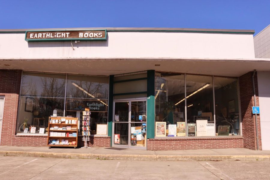 Earthlight Books celebrates 50 year anniversary